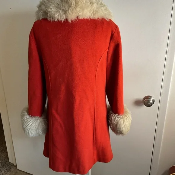 25. Vintage Retro 60s 70s Sears Red and Cream Pea Coat with Luxurious Fur Collar - Picture 10 of 16